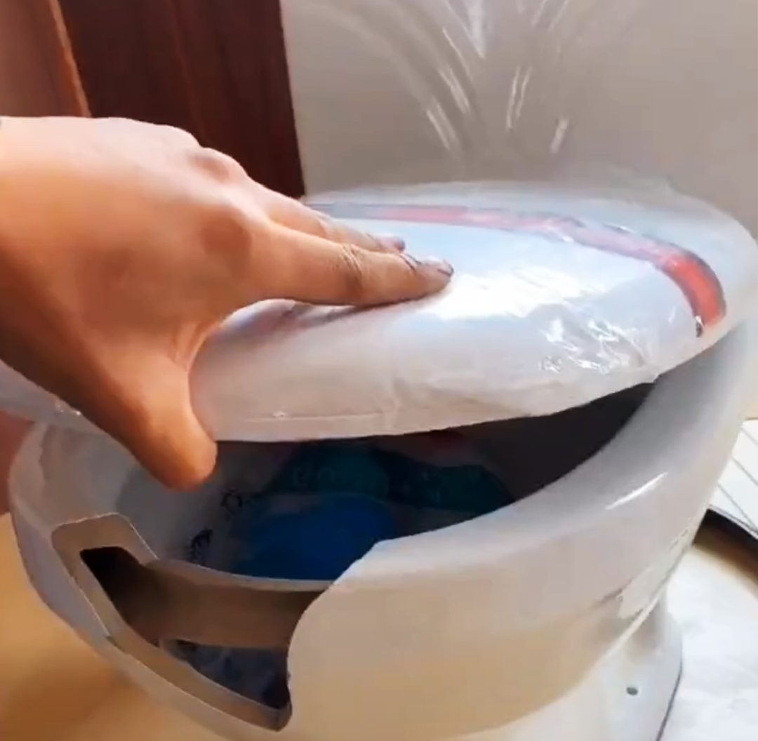 马桶碎了一块怎么办(马桶碎了一块怎么办啊)