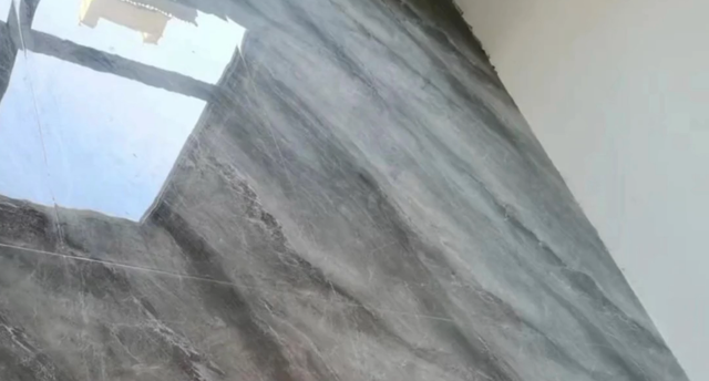 墙上的瓷砖坏了用什么装饰最好(墙上的瓷砖坏了用什么装饰最好看)