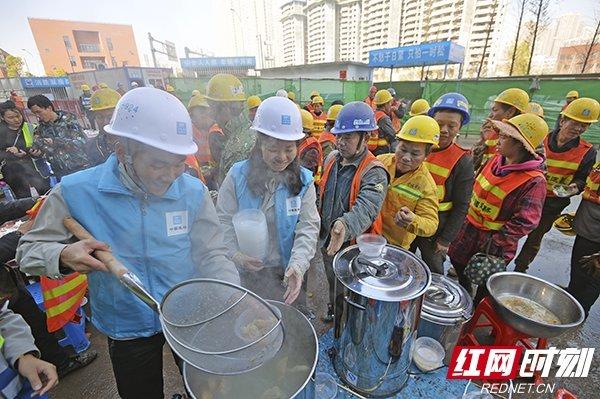 贴砖工人在哪个平台找活(贴砖工人在哪个平台找活最好) 贴砖工人在哪个平台找活(贴砖工人在哪个平台找活最好)